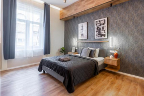 Exclusive Dohany Apartment With Balcony next to the New York Café